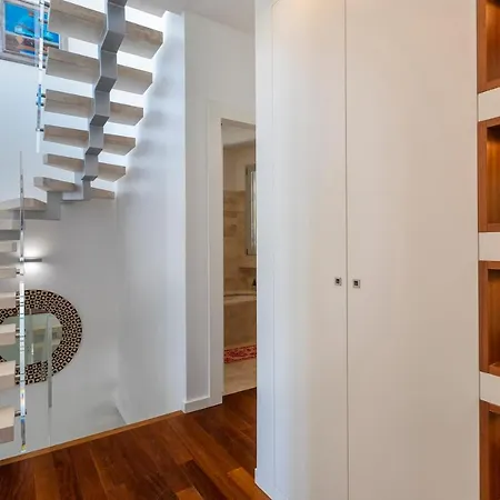 Luxury Seafront With Rooftop Pool & Stunning Sea Views