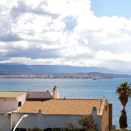Luxury Seafront With Rooftop Pool & Stunning Sea Views Villa *