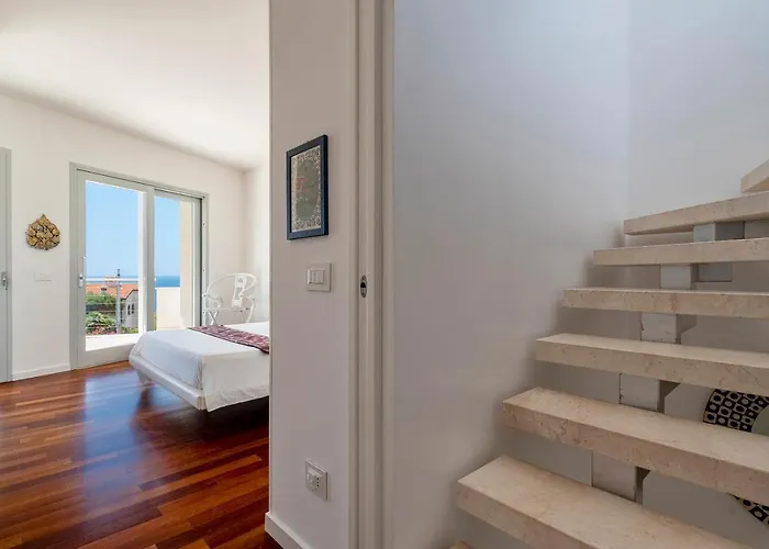 Luxury Seafront With Rooftop Pool & Stunning Sea Views 别墅 *