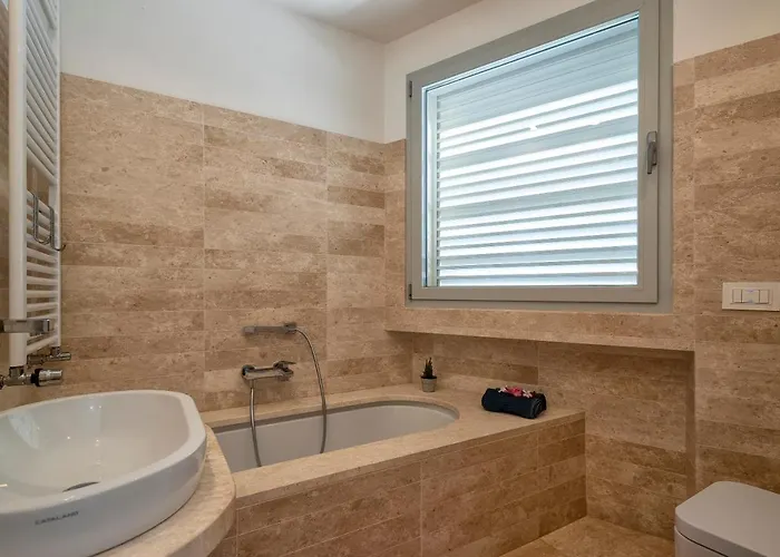 Luxury Seafront With Rooftop Pool & Stunning Sea Views * 费尔蒂利亚