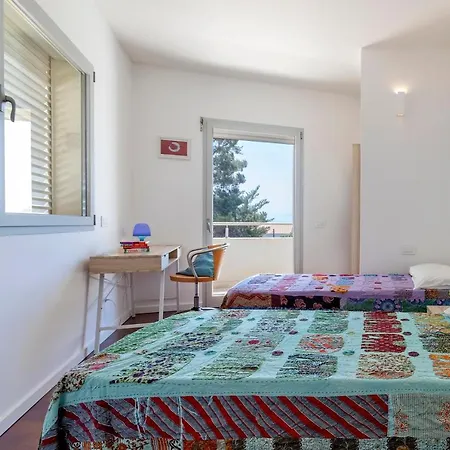 Luxury Seafront With Rooftop Pool & Stunning Sea Views 别墅 *