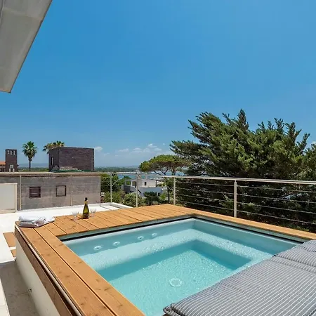 Luxury Seafront With Rooftop Pool & Stunning Sea Views *