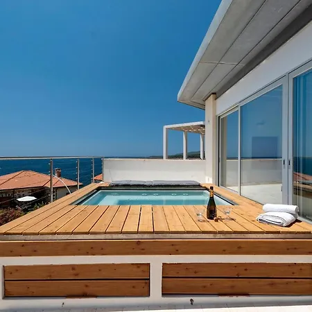 Luxury Seafront With Rooftop Pool & Stunning Sea Views فيلة *