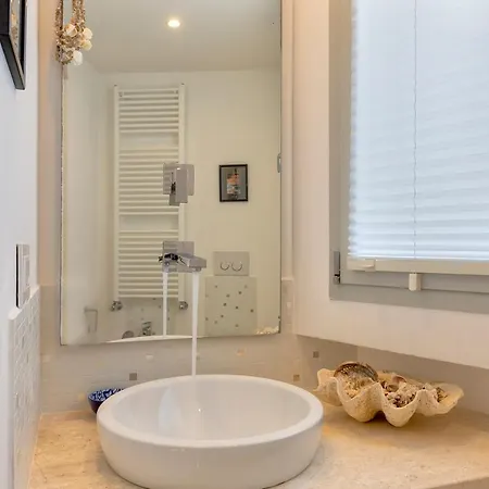 Luxury Seafront With Rooftop Pool & Stunning Sea Views