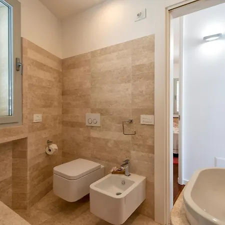 Luxury Seafront With Rooftop Pool & Stunning Sea Views *