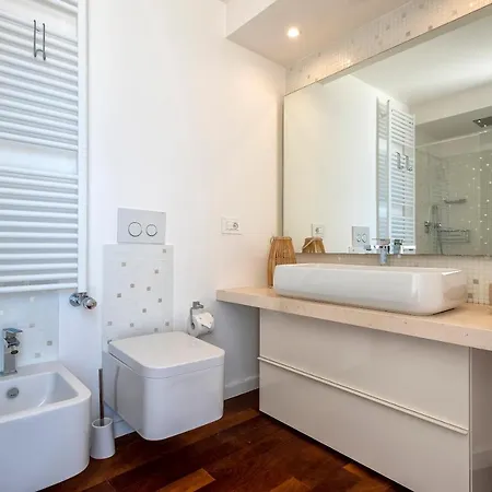 Luxury Seafront With Rooftop Pool & Stunning Sea Views Villa *