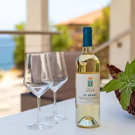 Villa Luxury Seafront With Rooftop Pool & Stunning Sea Views *