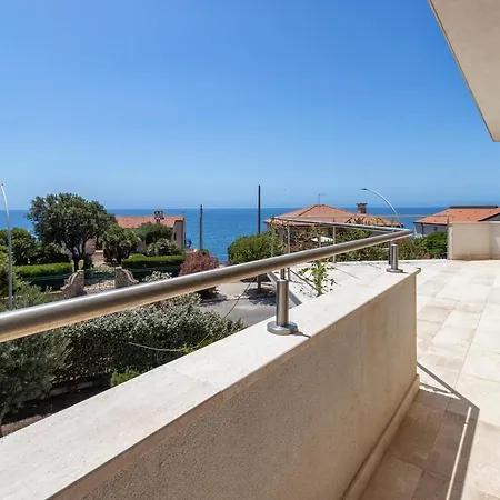 别墅 Luxury Seafront With Rooftop Pool & Stunning Sea Views 费尔蒂利亚