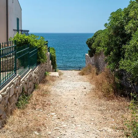 Villa Luxury Seafront With Rooftop Pool & Stunning Sea Views Fertilia