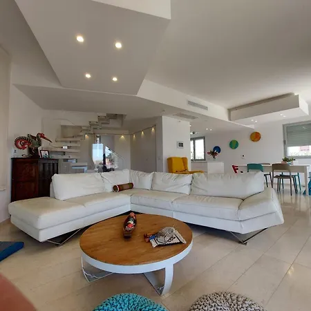 Villa Luxury Seafront With Rooftop Pool & Stunning Sea Views