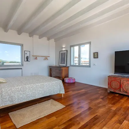 Luxury Seafront With Rooftop Pool & Stunning Sea Views
