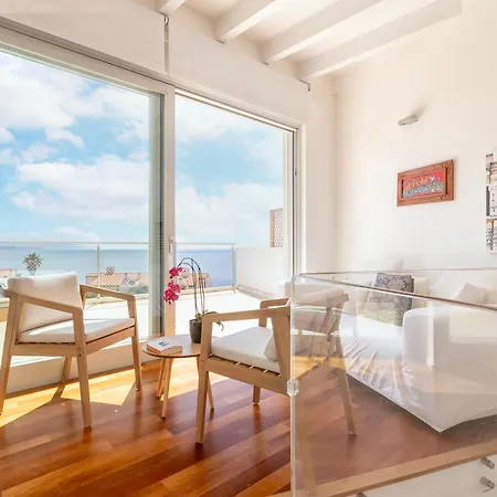 Villa Luxury Seafront With Rooftop Pool & Stunning Sea Views *