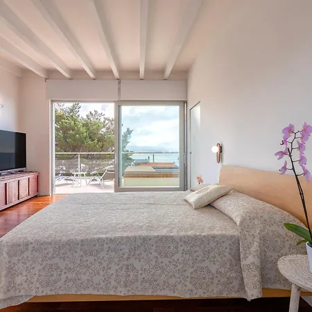 Villa Luxury Seafront With Rooftop Pool & Stunning Sea Views Fertilia