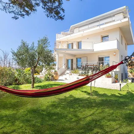 Luxury Seafront With Rooftop Pool & Stunning Sea Views