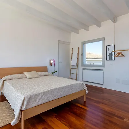 Luxury Seafront With Rooftop Pool & Stunning Sea Views Villa *