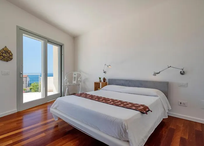 Willa Luxury Seafront With Rooftop Pool & Stunning Sea Views